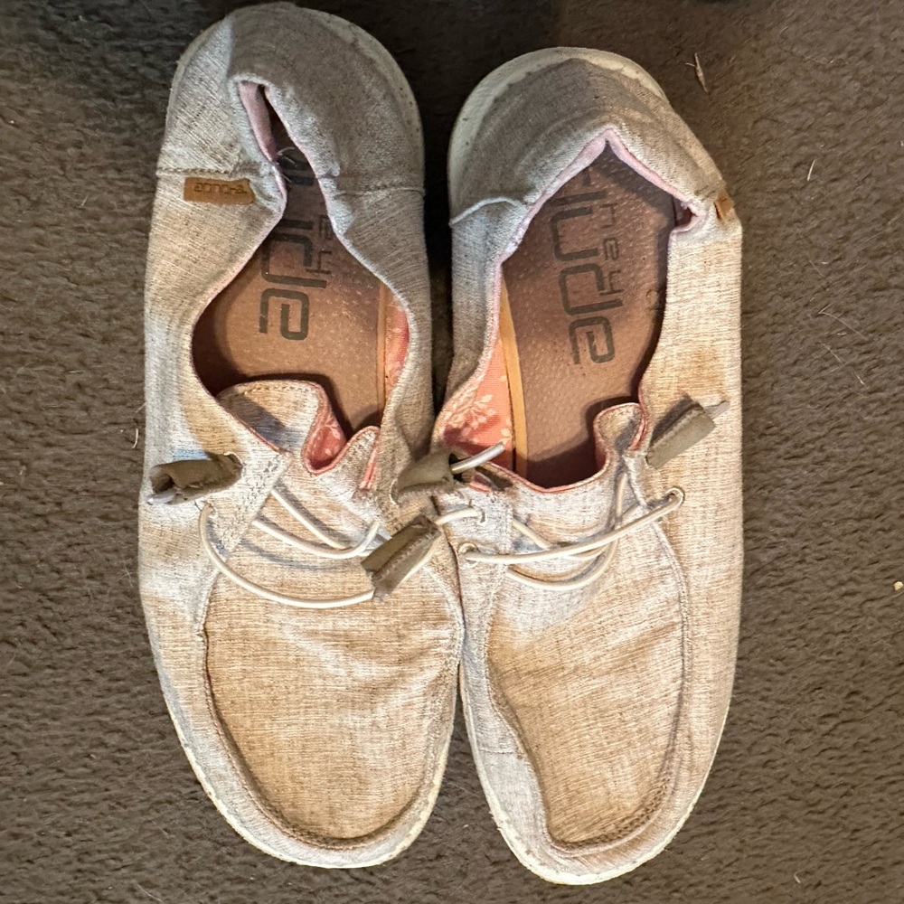Hey dude women’s light pink Loafers